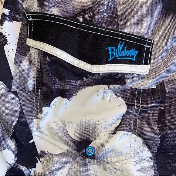 Billabong 20” board shorts - Picture 3 of 4